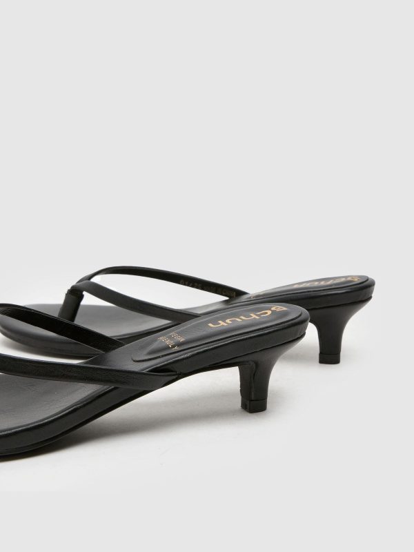 Singertrad582493 Toe Post Kitten Black Sandals - Image 3